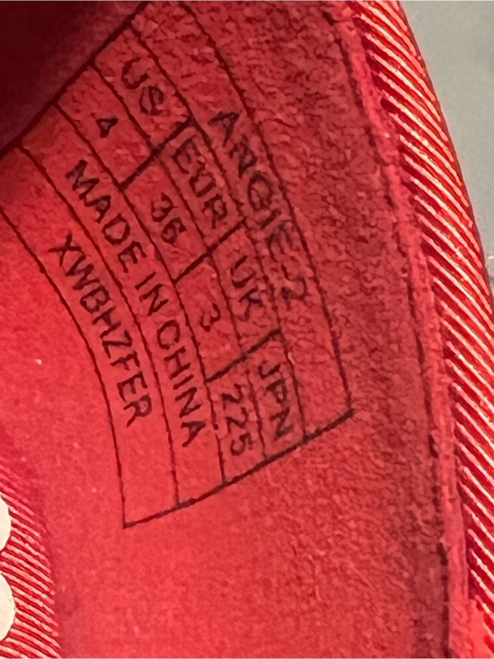 Dream Pairs sparkling red